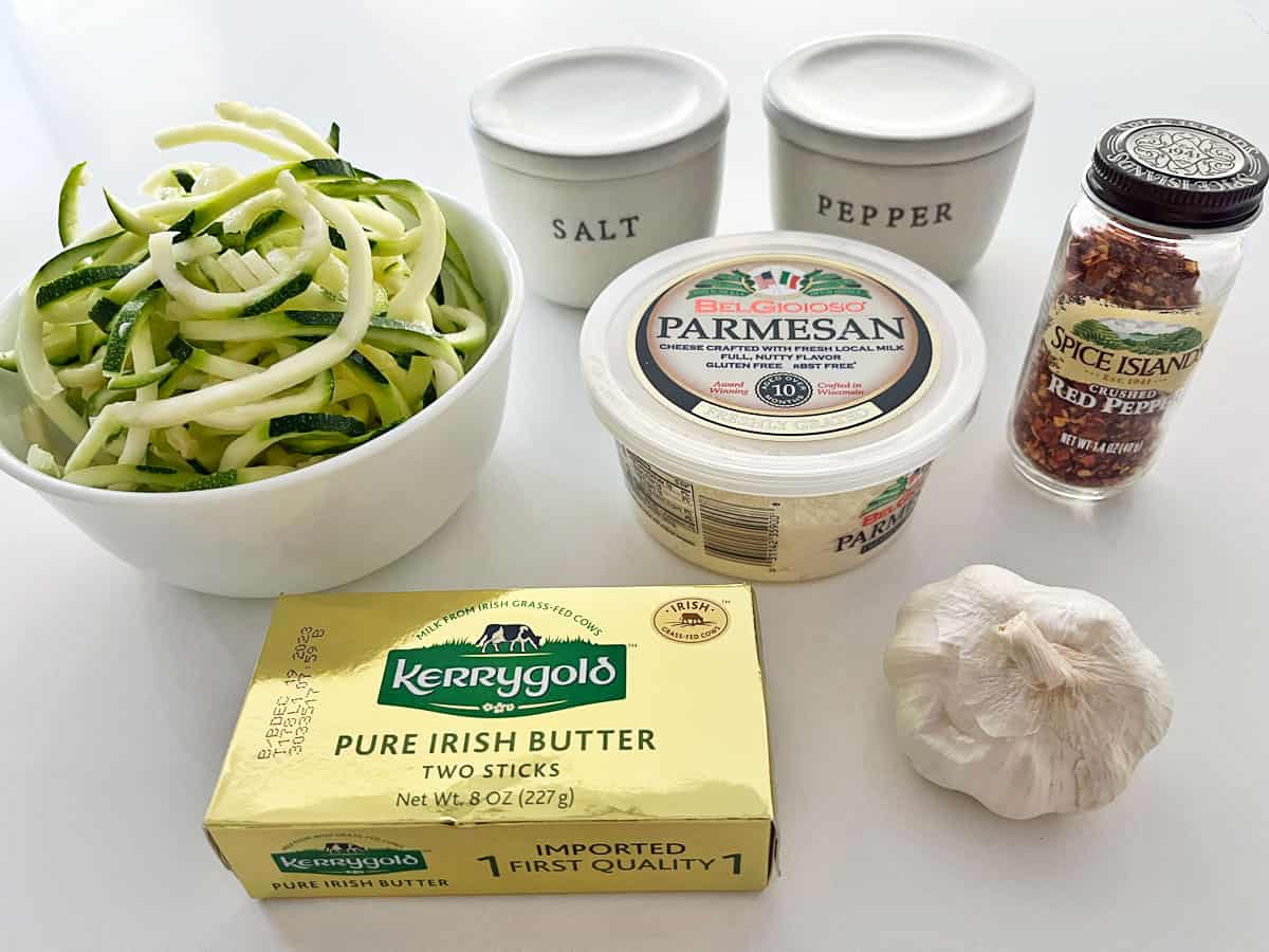 The ingredients needed to cook zucchini noodles.