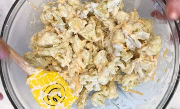 Mixing the cauliflower with the sauce.