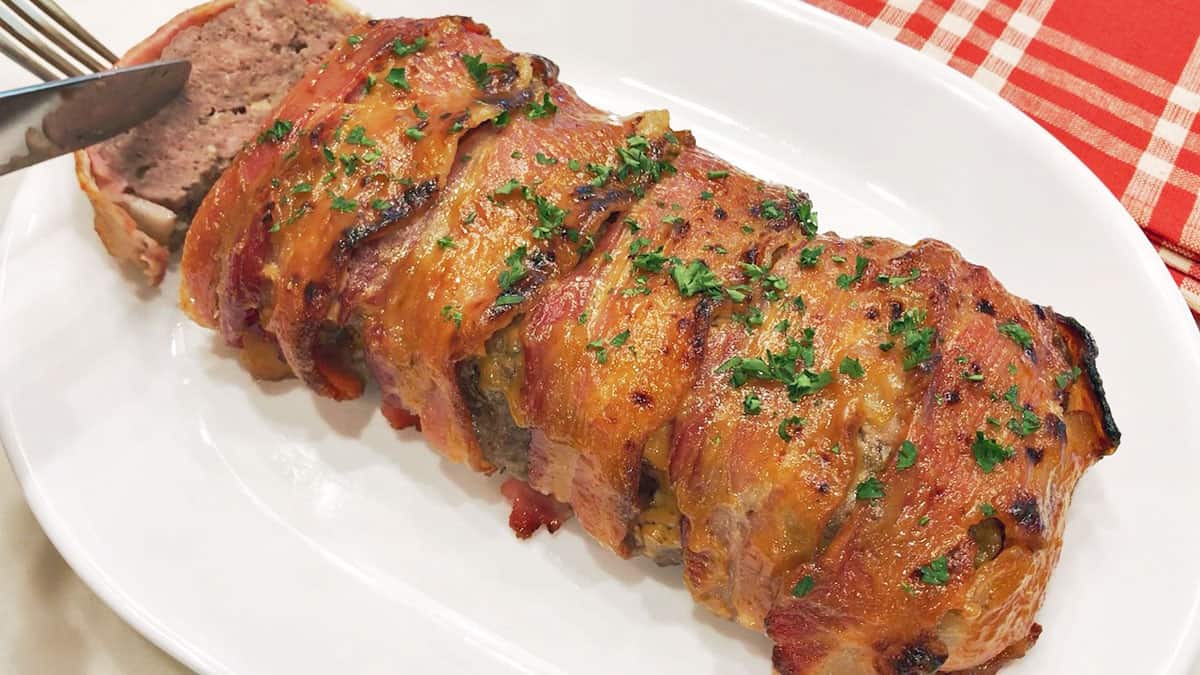 Slicing the meatloaf.