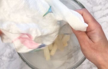 Drying jicama with paper towels.
