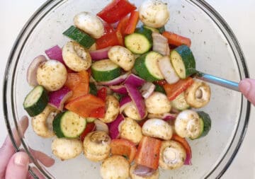 Mixing the veggies and the marinade.