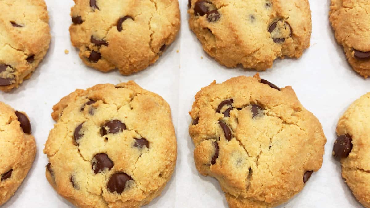 The cookies are ready on the pan.