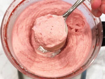 Immediately after blending, the ice cream is shown to be at a soft-serve consistency.