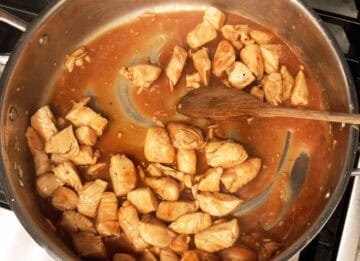 The sauce was added to the chicken.