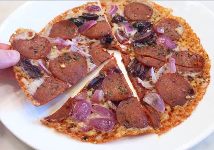 The crustless pizza is served.