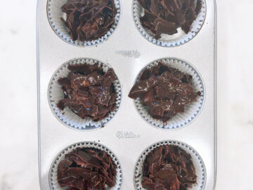 The mixture was divided between the paper liners.