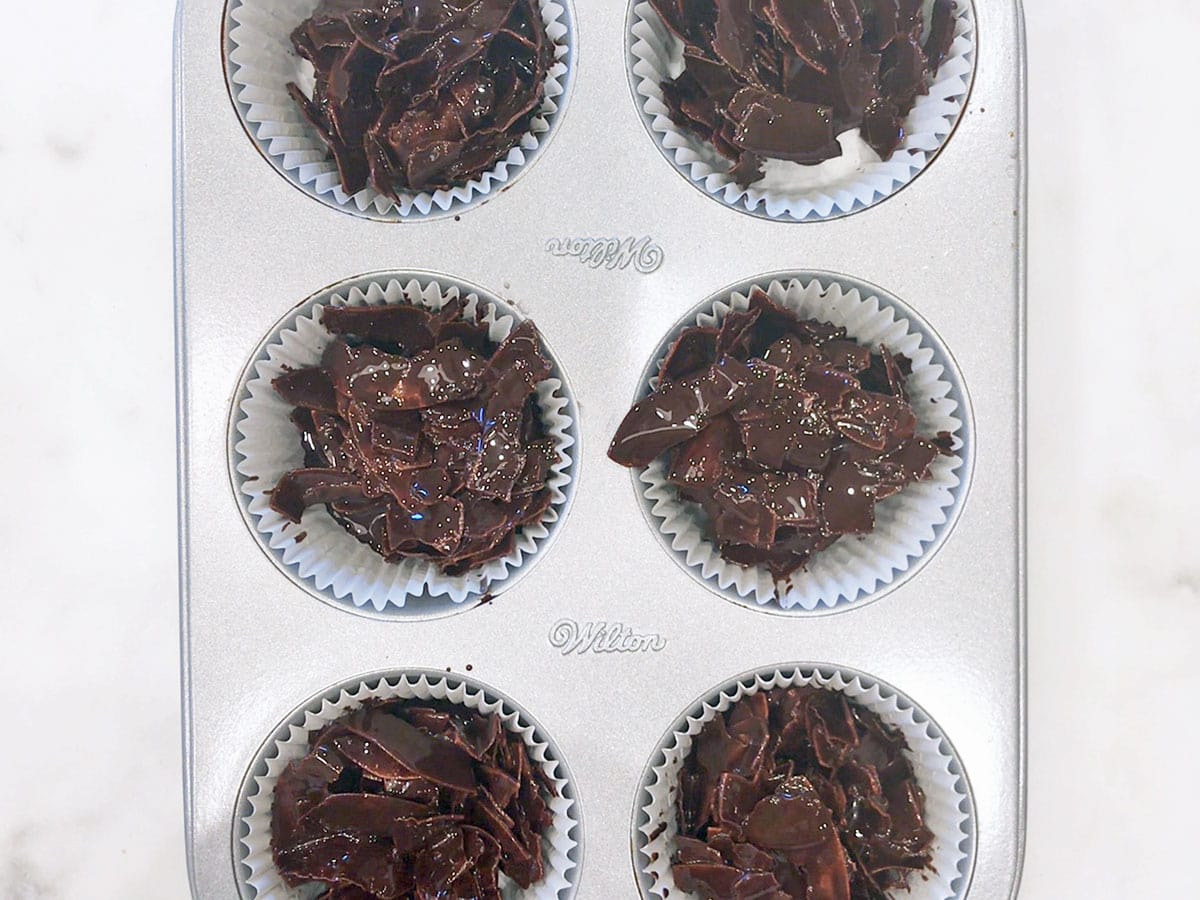 The mixture was divided between the paper liners.