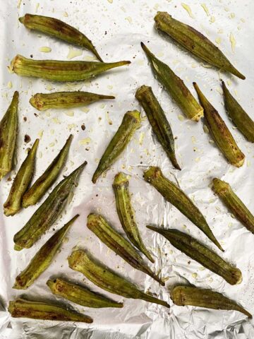 Roasted okra is ready in the pan.