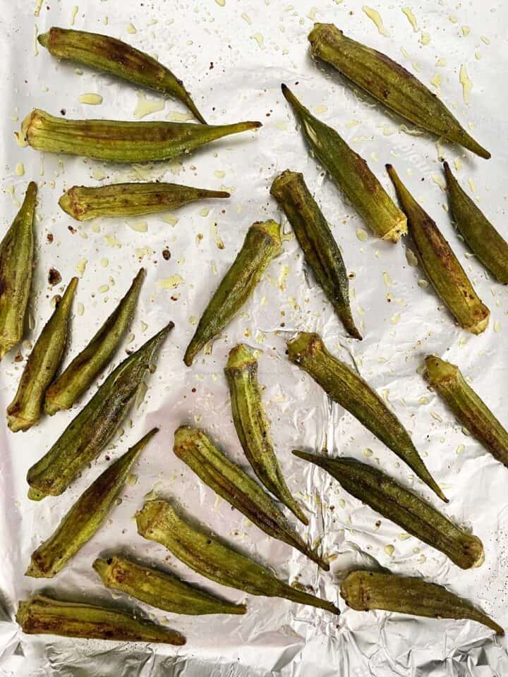 Roasted okra is ready in the pan.