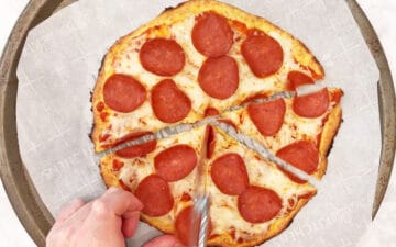 Slicing the pizza.