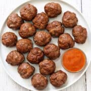 Keto meatballs are served with a dipping sauce.