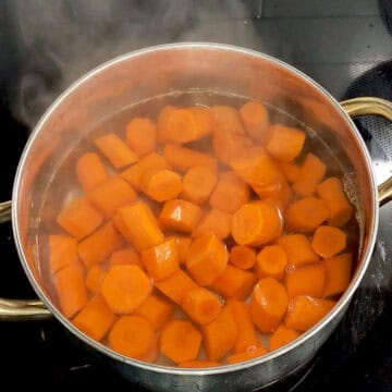 The carrots were placed in the boiling water.