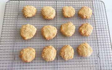 The cookies are cooling on a rack.
