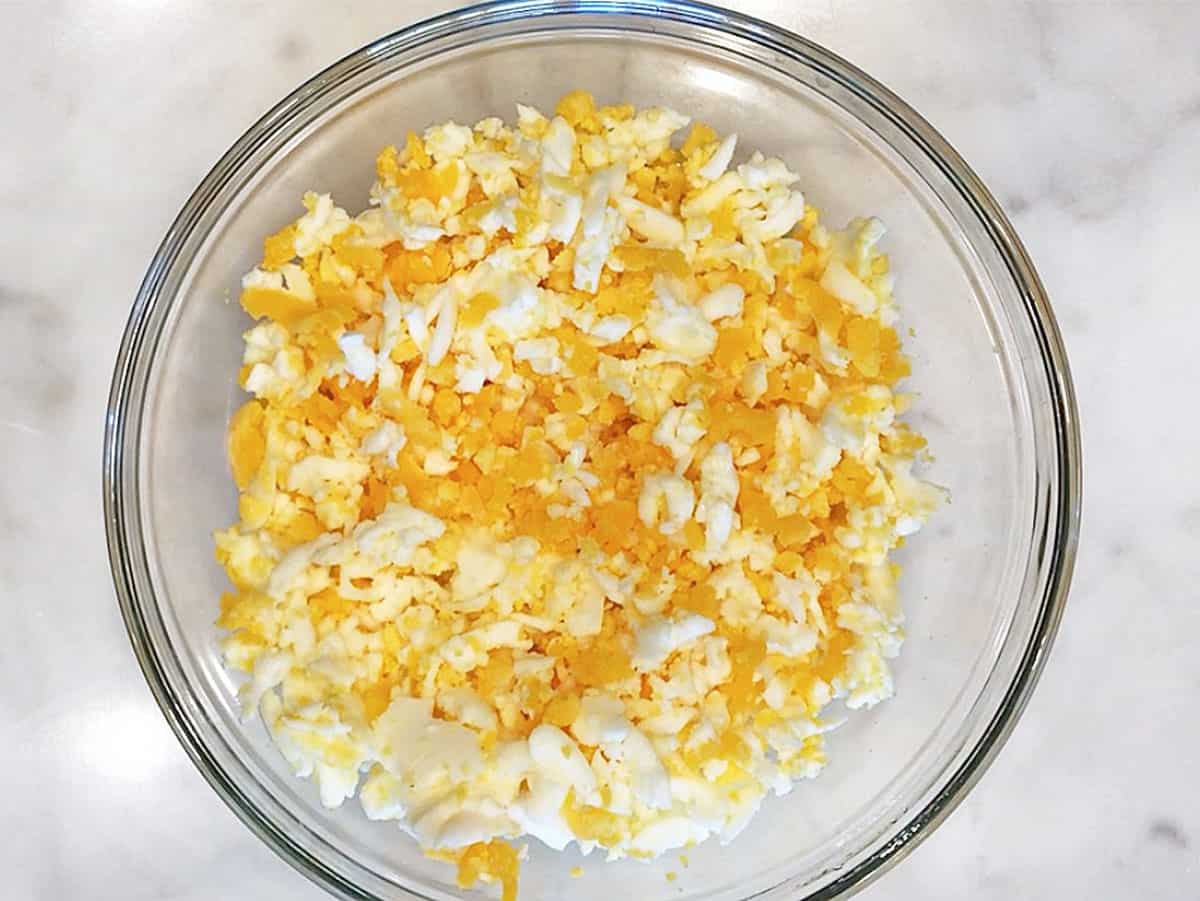 The grated eggs were placed in a bowl.