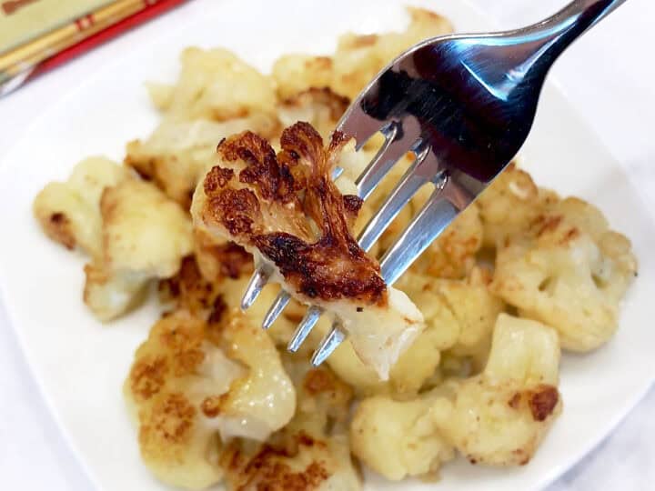 The cauliflower is served.