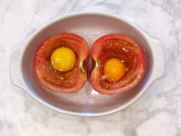 Eggs were added to the tomatoes.