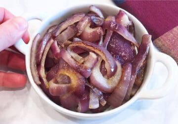 The onions are served.