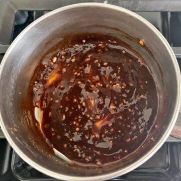 The sauce has thickened and is ready.