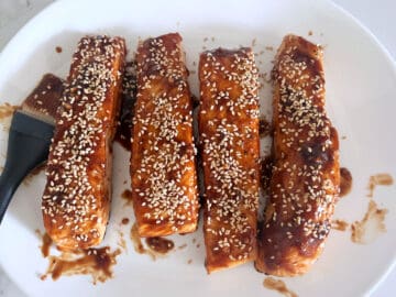 The salmon was sprinkled with sesame seeds.