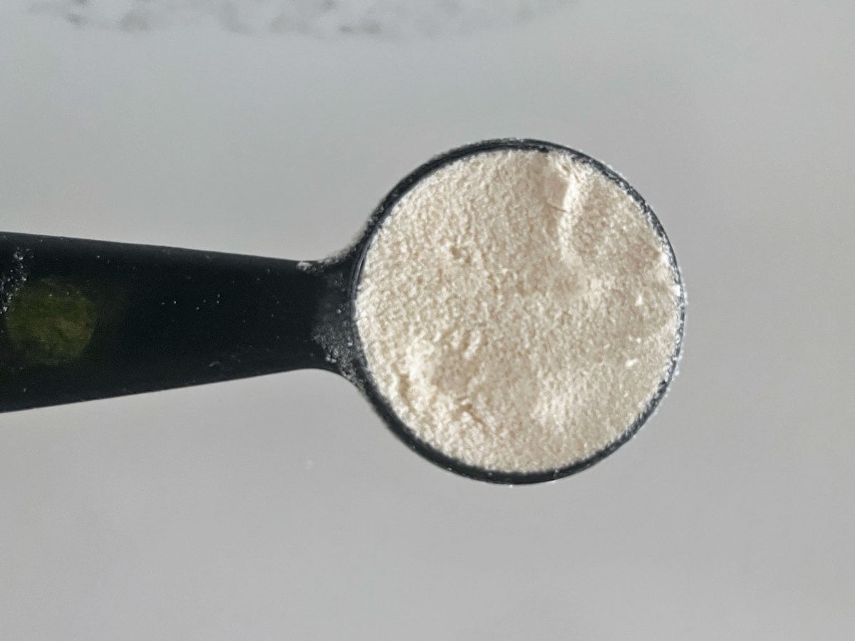 How to measure coconut flour by volume in a tablespoon.