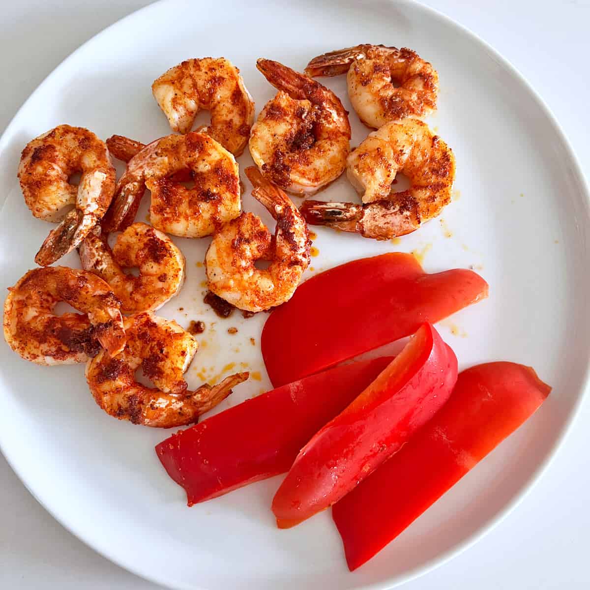 Sauteed shrimp leftovers are served with sliced bell peppers.